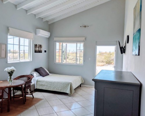 Studio Apartment - Sero Pela